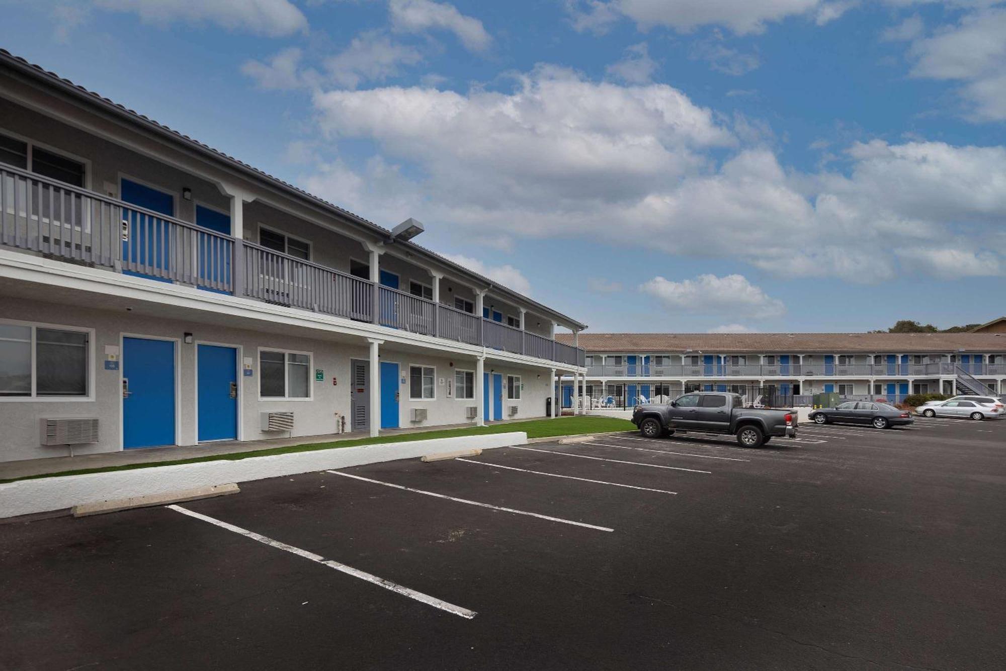 Days Inn By Wyndham Arroyo Grande Pismo Beach Extérieur photo