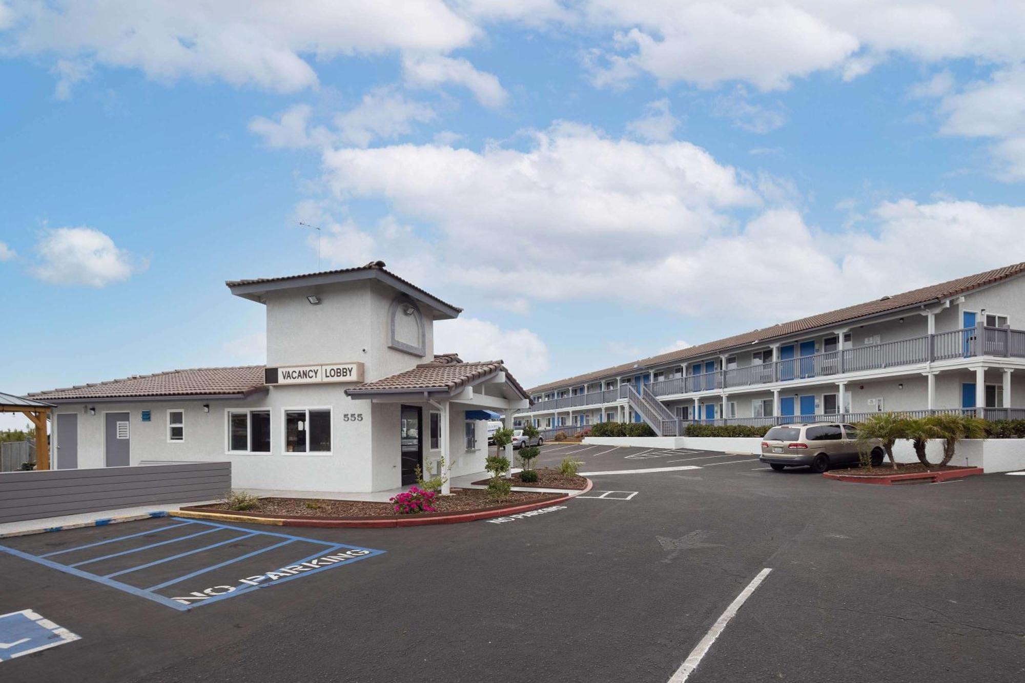 Days Inn By Wyndham Arroyo Grande Pismo Beach Extérieur photo