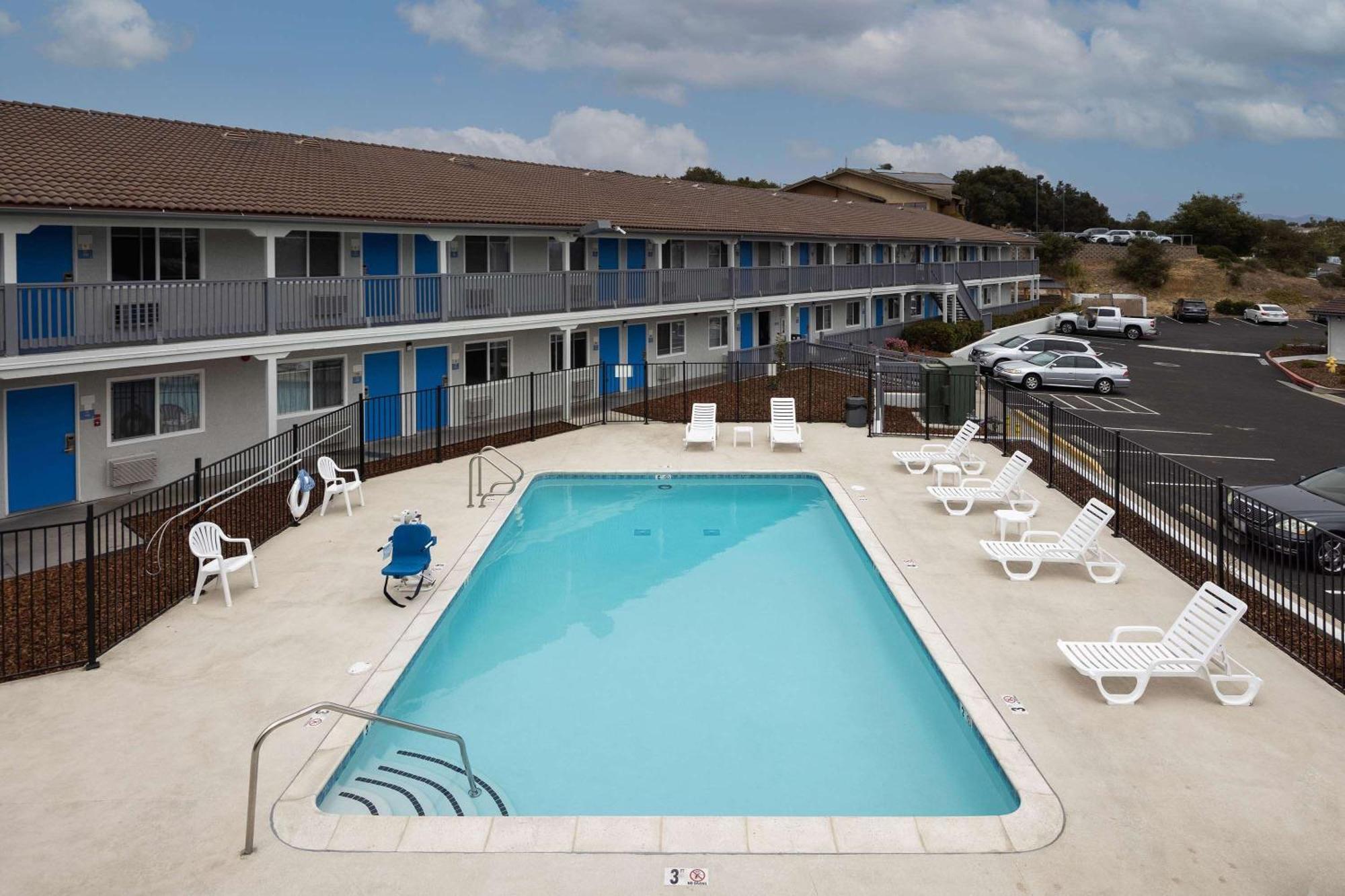 Days Inn By Wyndham Arroyo Grande Pismo Beach Extérieur photo